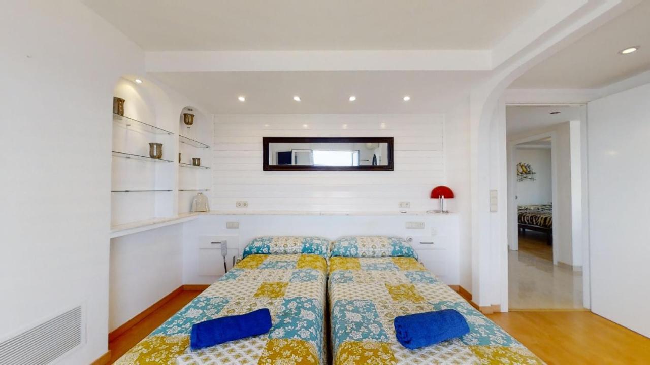 Luxury Beachfront Apartment *